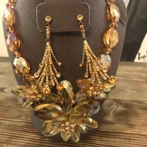 Gold colored costume jewelry. Necklace and earrings that match.